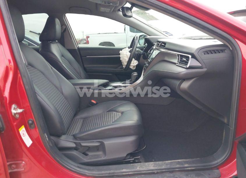 Photo 5 of 2019 Toyota Camry SE (VIN 4T1B11HK2KU214710)