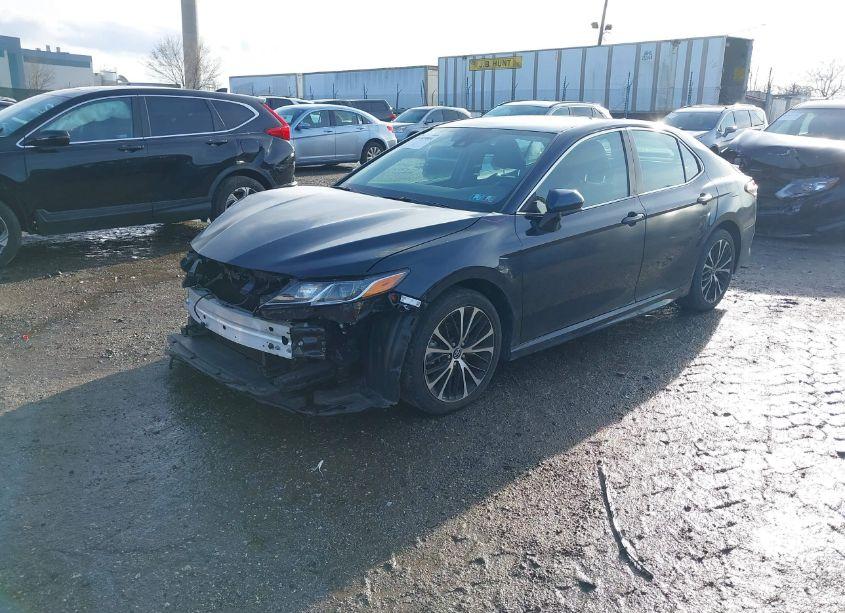 Photo 2 of 2019 Toyota Camry SE (VIN 4T1B11HK2KU247447)