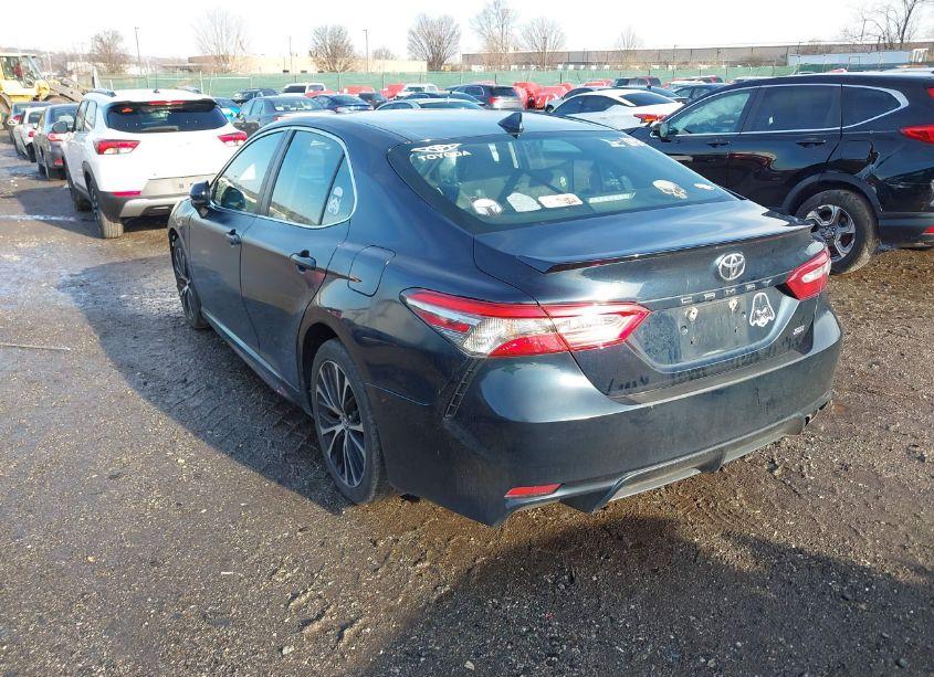 Photo 3 of 2019 Toyota Camry SE (VIN 4T1B11HK2KU247447)