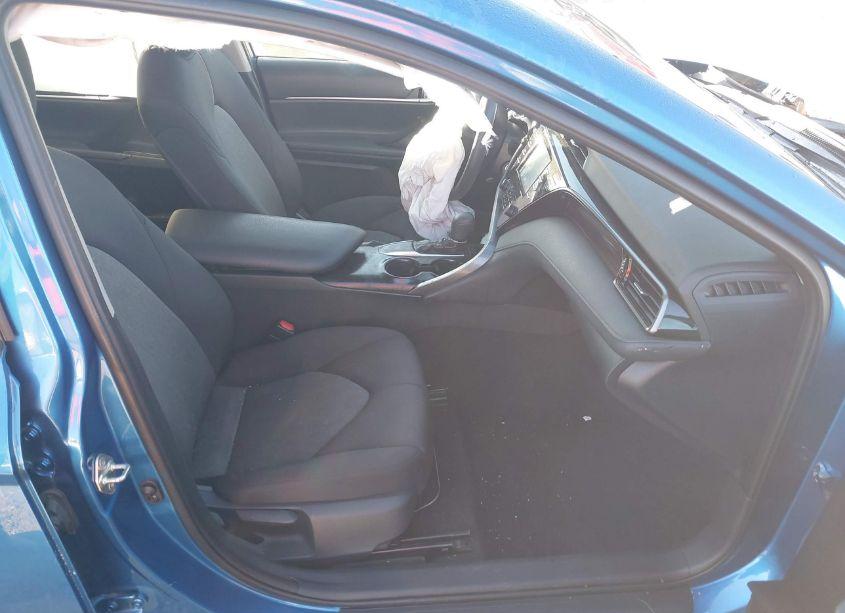 Photo 5 of 2019 Toyota Camry LE (VIN 4T1B11HK2KU277810)