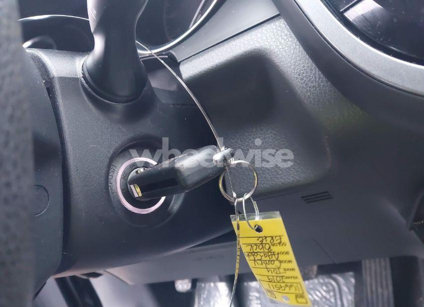 Photo 11 of 2019 Toyota Camry LE (VIN 4T1B11HK2KU284045)