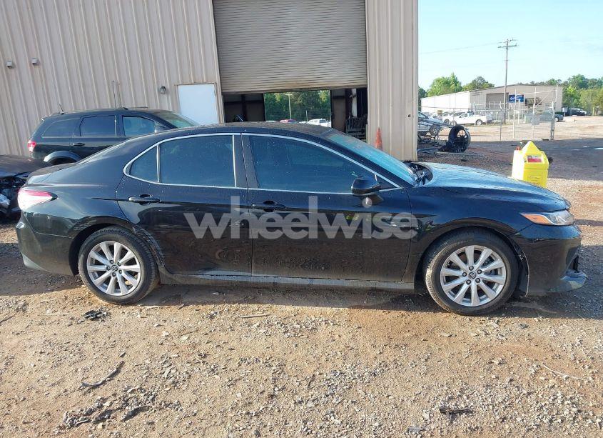Photo 12 of 2019 Toyota Camry LE (VIN 4T1B11HK2KU711823)