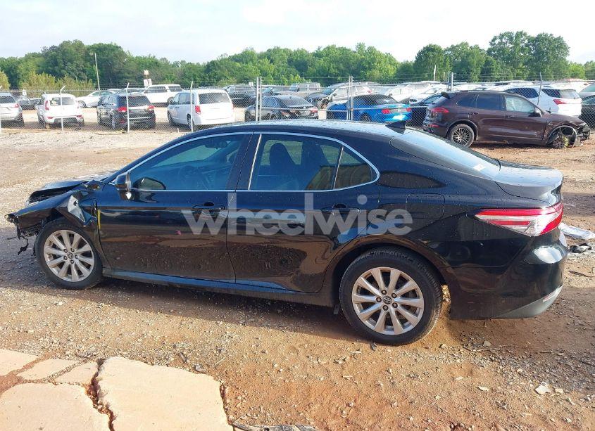 Photo 13 of 2019 Toyota Camry LE (VIN 4T1B11HK2KU711823)