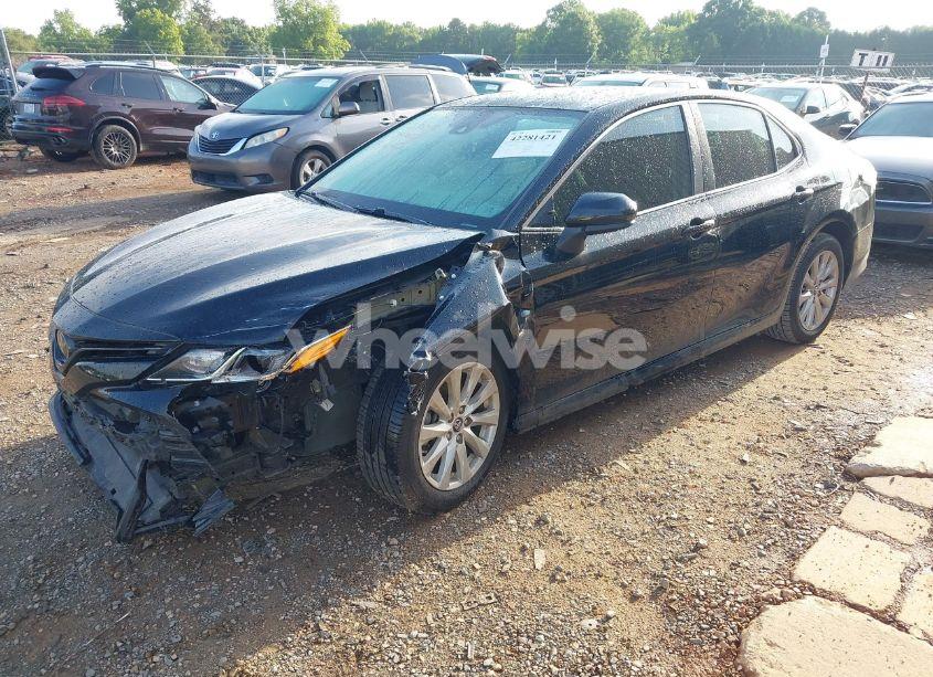 Photo 2 of 2019 Toyota Camry LE (VIN 4T1B11HK2KU711823)