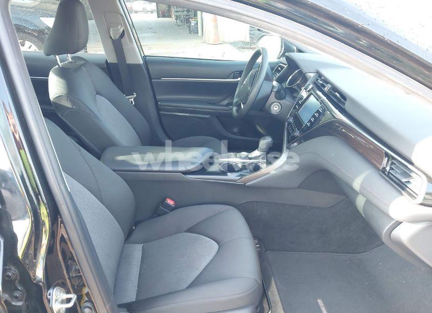 Photo 5 of 2019 Toyota Camry LE (VIN 4T1B11HK2KU711823)