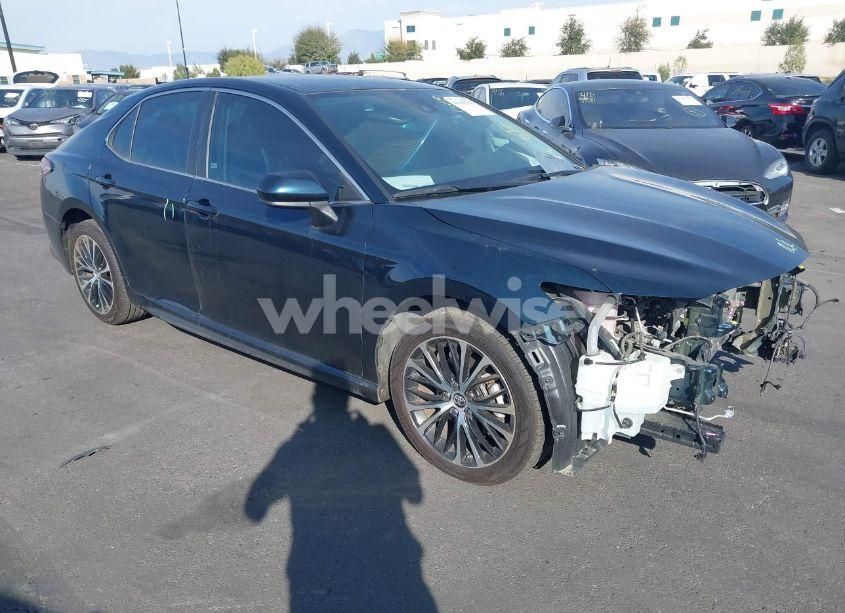 2019 Toyota Camry SE (VIN 4T1B11HK2KU716097) main photo