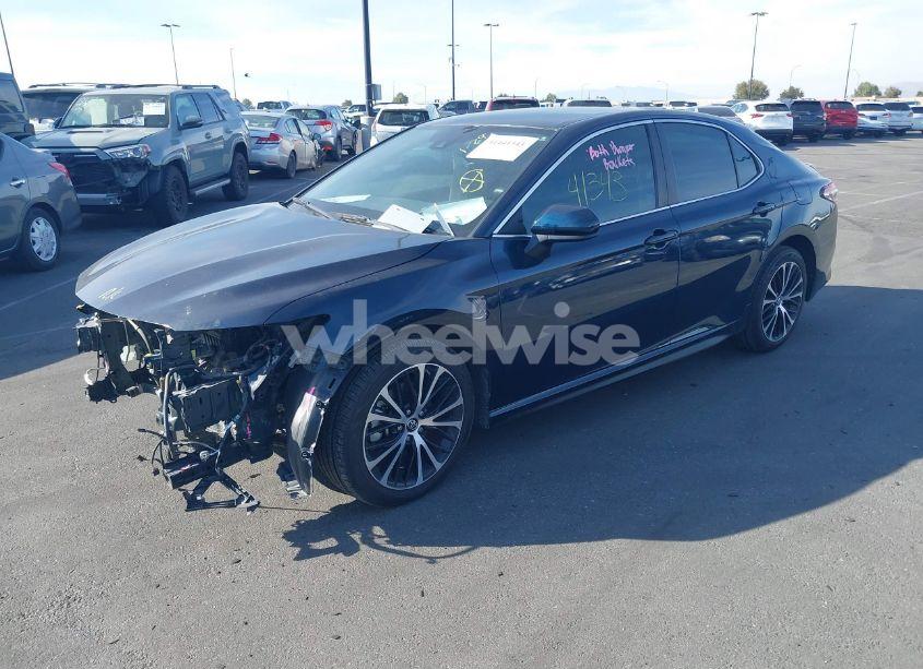 Photo 2 of 2019 Toyota Camry SE (VIN 4T1B11HK2KU716097)