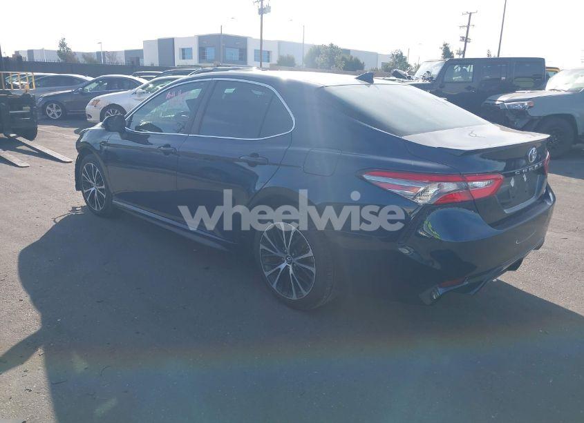 Photo 3 of 2019 Toyota Camry SE (VIN 4T1B11HK2KU716097)