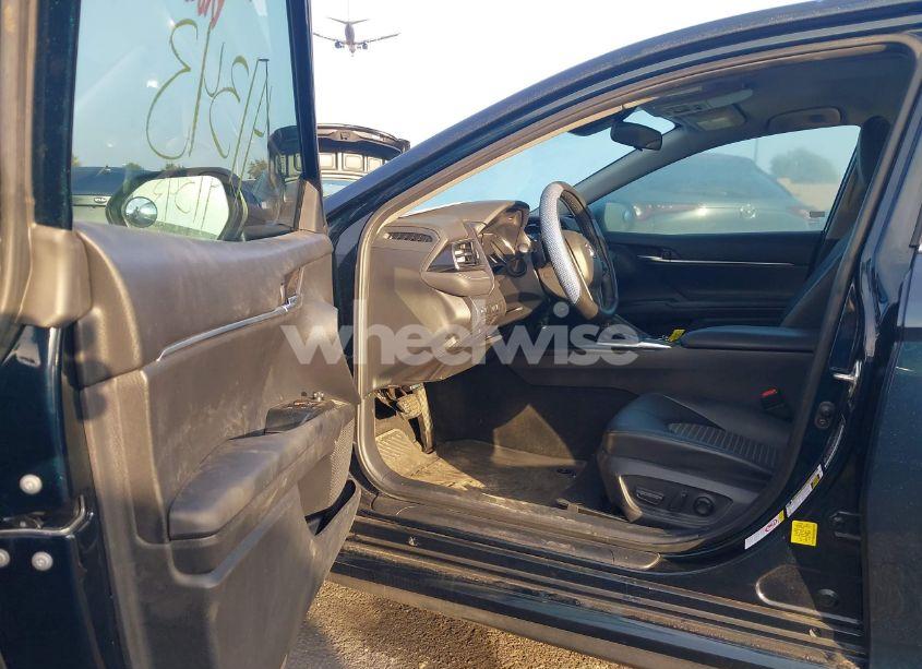 Photo 5 of 2019 Toyota Camry SE (VIN 4T1B11HK2KU716097)