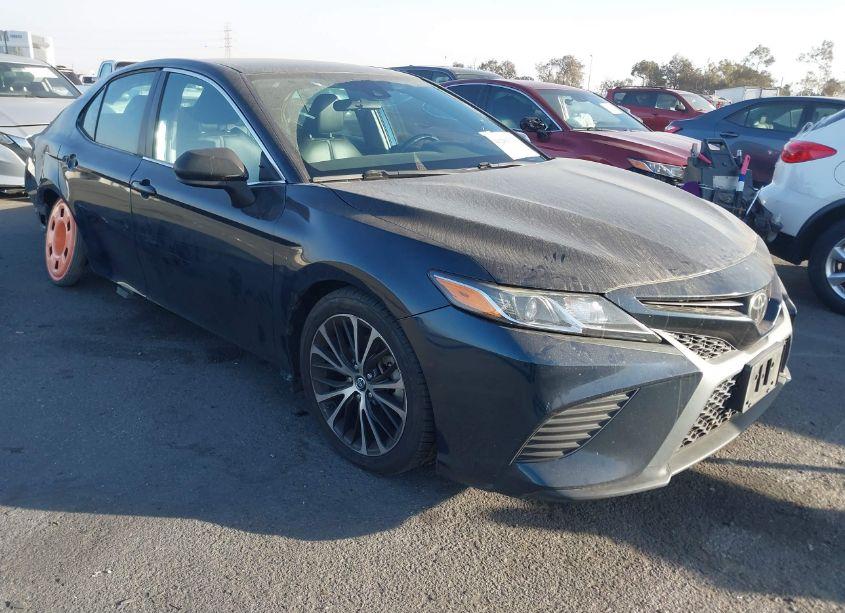 2019 Toyota Camry SE (VIN 4T1B11HK2KU717475) main photo