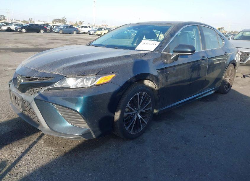 Photo 2 of 2019 Toyota Camry SE (VIN 4T1B11HK2KU717475)