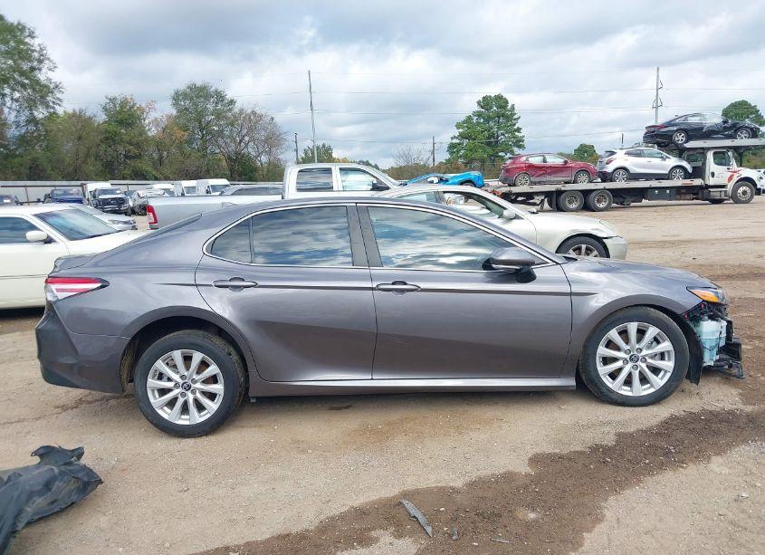 Photo 14 of 2019 Toyota Camry LE (VIN 4T1B11HK2KU720912)