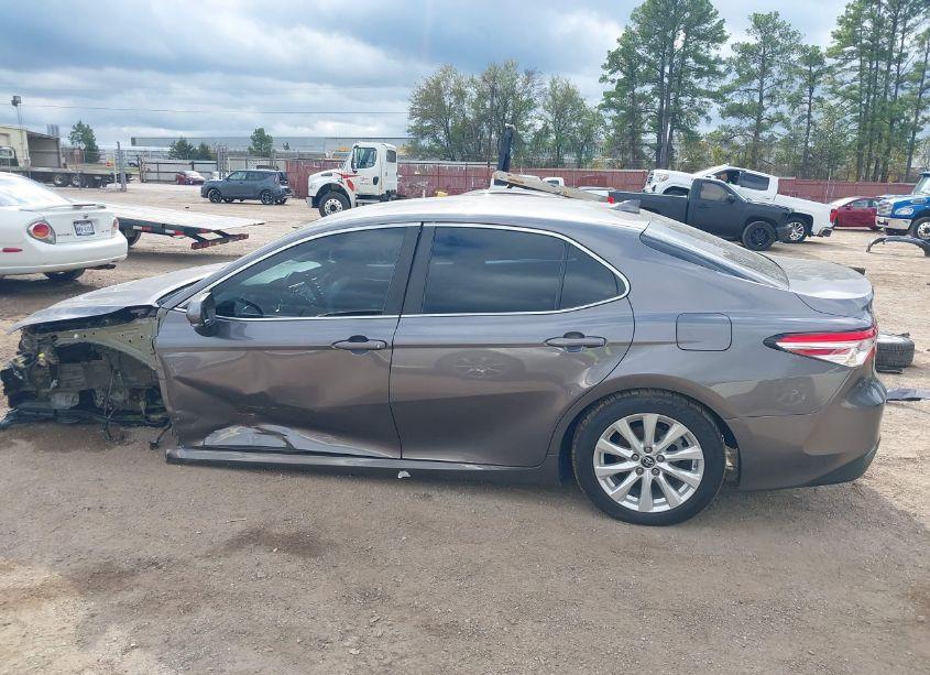 Photo 15 of 2019 Toyota Camry LE (VIN 4T1B11HK2KU720912)
