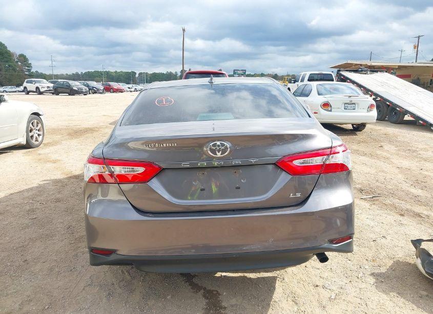 Photo 17 of 2019 Toyota Camry LE (VIN 4T1B11HK2KU720912)