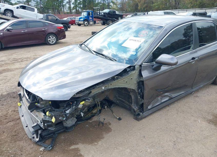 Photo 6 of 2019 Toyota Camry LE (VIN 4T1B11HK2KU720912)