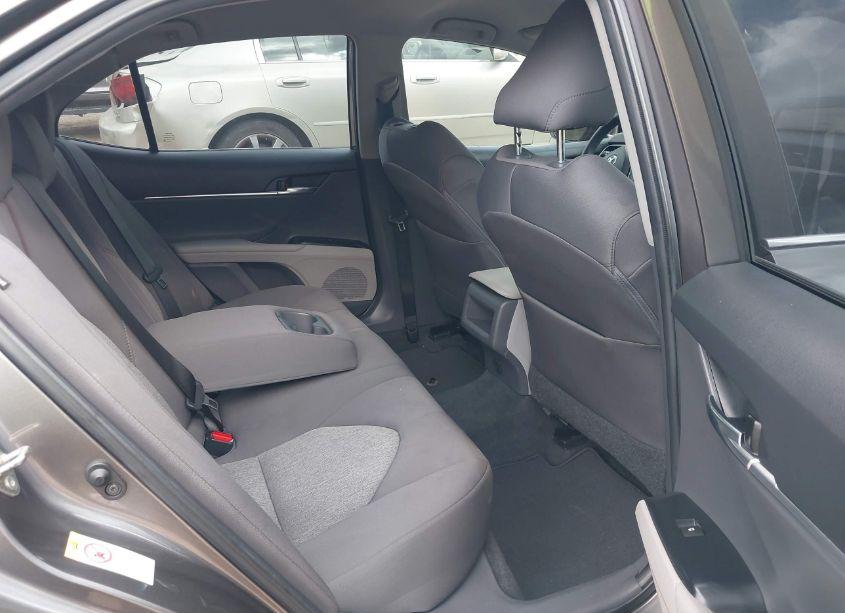 Photo 8 of 2019 Toyota Camry LE (VIN 4T1B11HK2KU720912)