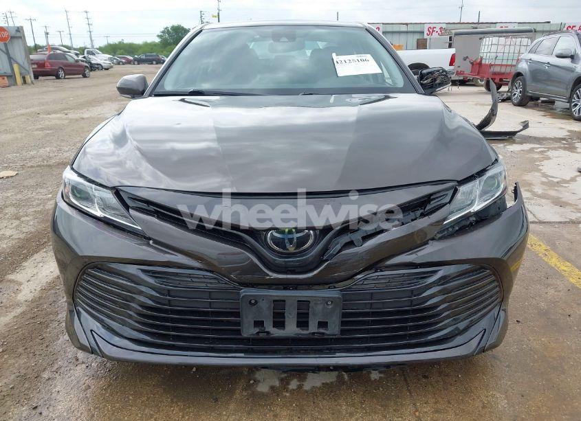 Photo 13 of 2019 Toyota Camry LE (VIN 4T1B11HK2KU727973)
