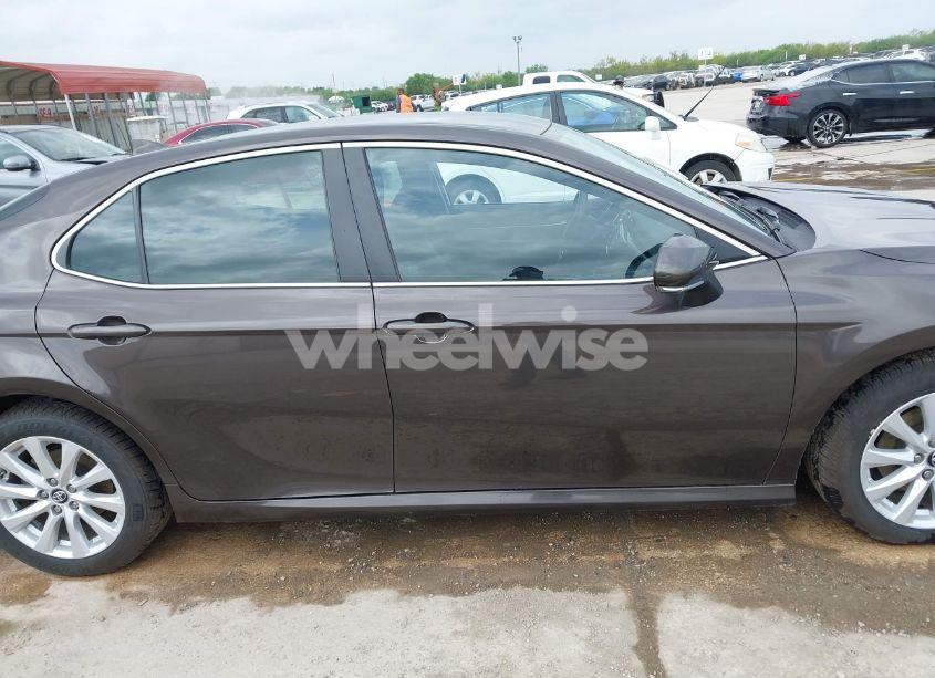 Photo 14 of 2019 Toyota Camry LE (VIN 4T1B11HK2KU727973)