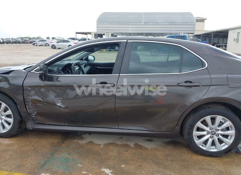 Photo 15 of 2019 Toyota Camry LE (VIN 4T1B11HK2KU727973)