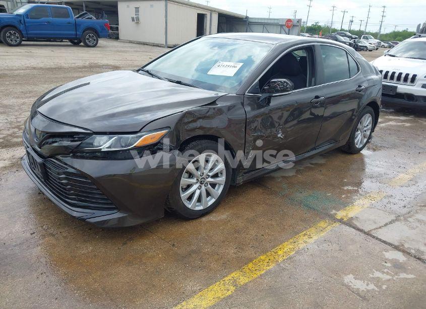 Photo 2 of 2019 Toyota Camry LE (VIN 4T1B11HK2KU727973)