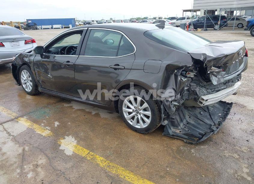 Photo 3 of 2019 Toyota Camry LE (VIN 4T1B11HK2KU727973)