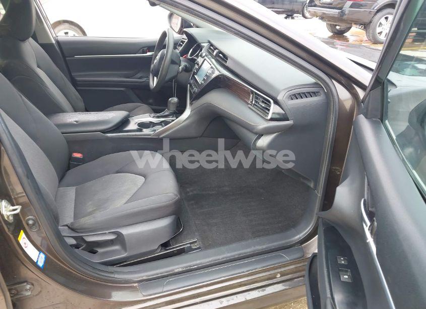 Photo 5 of 2019 Toyota Camry LE (VIN 4T1B11HK2KU727973)