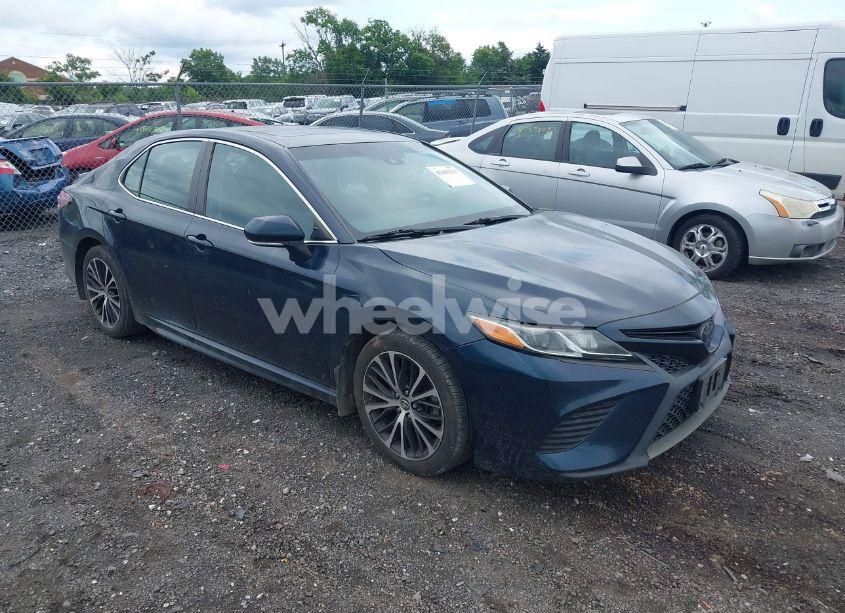 2019 Toyota Camry SE (VIN 4T1B11HK2KU738133) main photo
