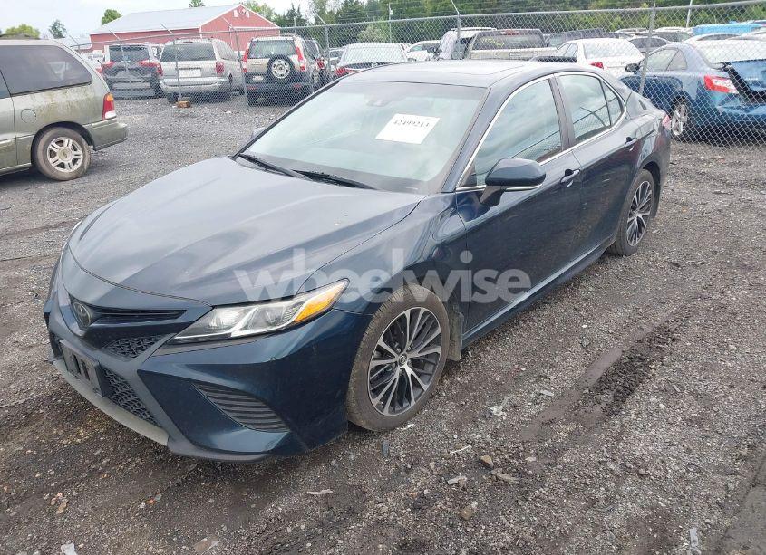 Photo 2 of 2019 Toyota Camry SE (VIN 4T1B11HK2KU738133)