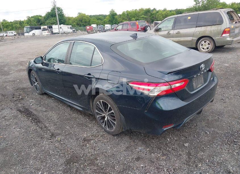 Photo 3 of 2019 Toyota Camry SE (VIN 4T1B11HK2KU738133)