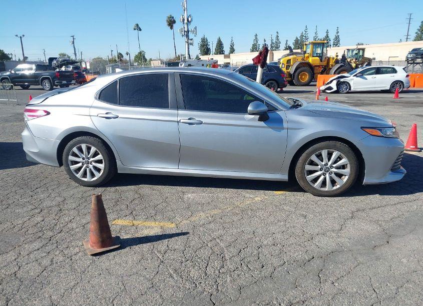 Photo 13 of 2019 Toyota Camry LE (VIN 4T1B11HK2KU738682)