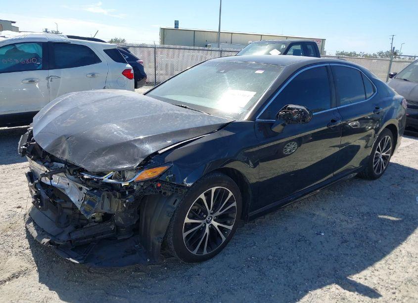 Photo 2 of 2019 Toyota Camry SE (VIN 4T1B11HK2KU742313)