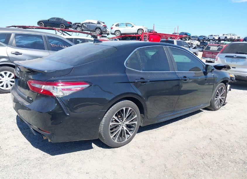 Photo 4 of 2019 Toyota Camry SE (VIN 4T1B11HK2KU742313)