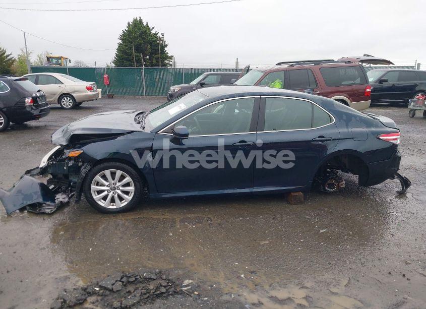 Photo 14 of 2019 Toyota Camry LE (VIN 4T1B11HK2KU747964)