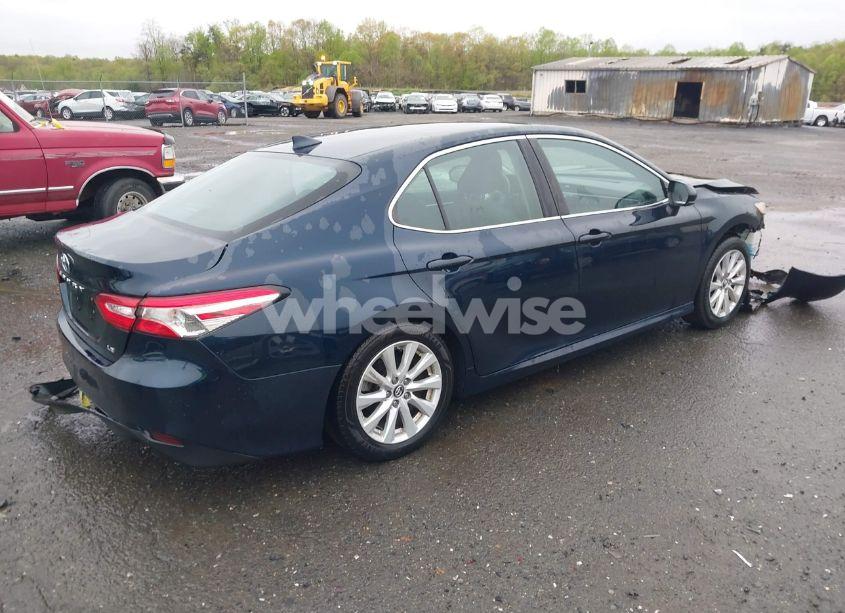 Photo 4 of 2019 Toyota Camry LE (VIN 4T1B11HK2KU747964)