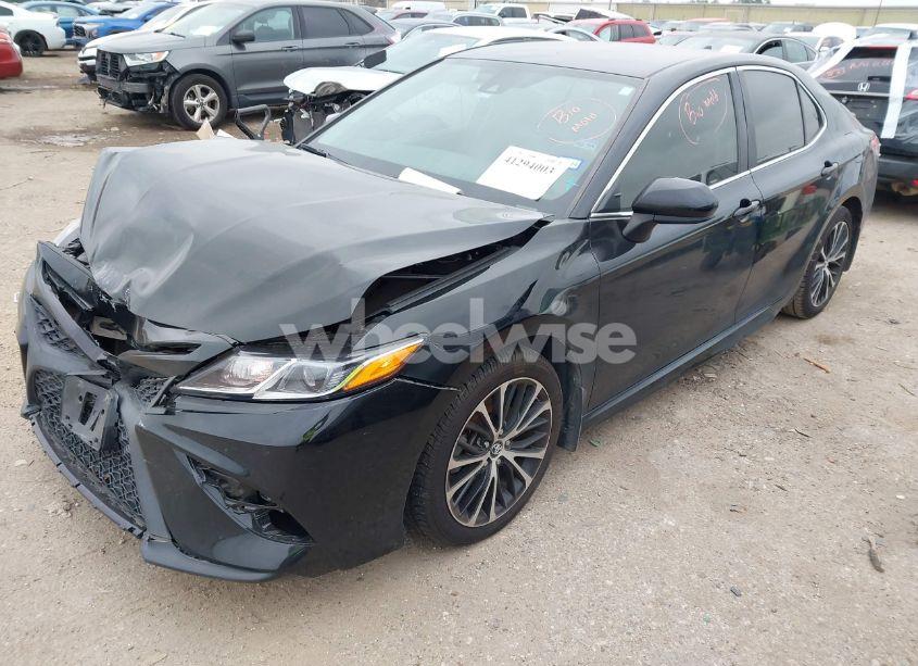 Photo 2 of 2019 Toyota Camry SE (VIN 4T1B11HK2KU751268)