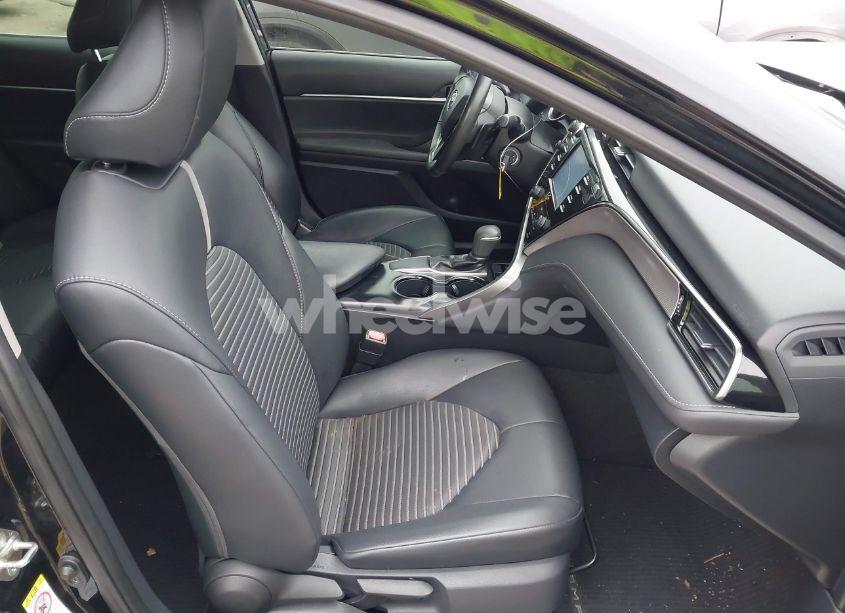 Photo 5 of 2019 Toyota Camry SE (VIN 4T1B11HK2KU751268)