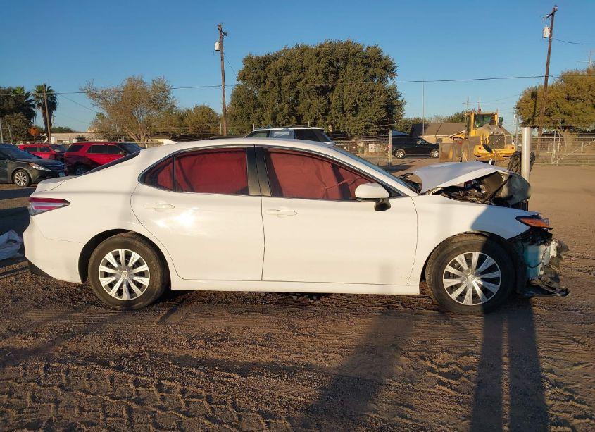 Photo 14 of 2019 Toyota Camry L (VIN 4T1B11HK2KU765607)