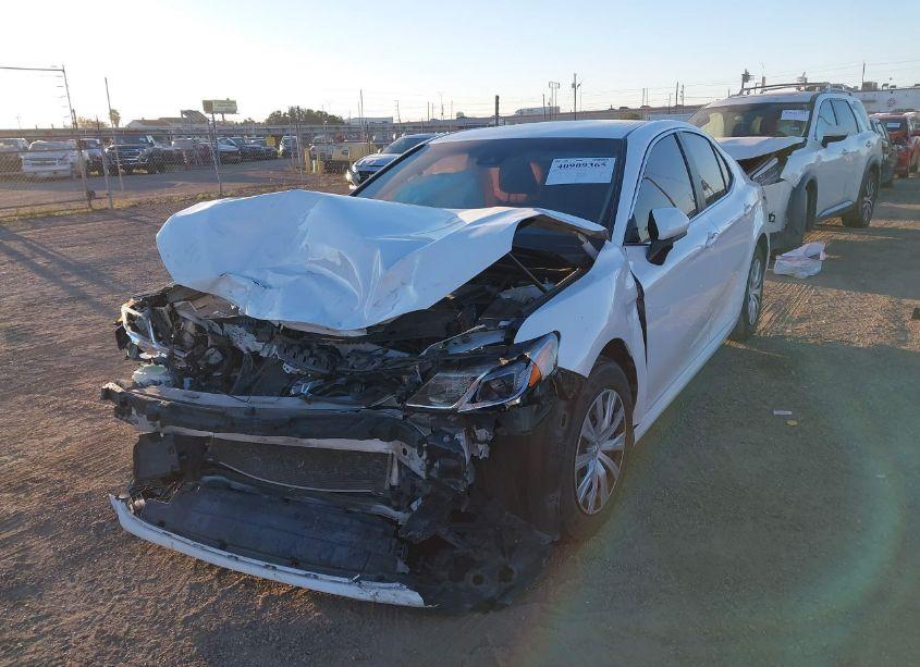 Photo 2 of 2019 Toyota Camry L (VIN 4T1B11HK2KU765607)