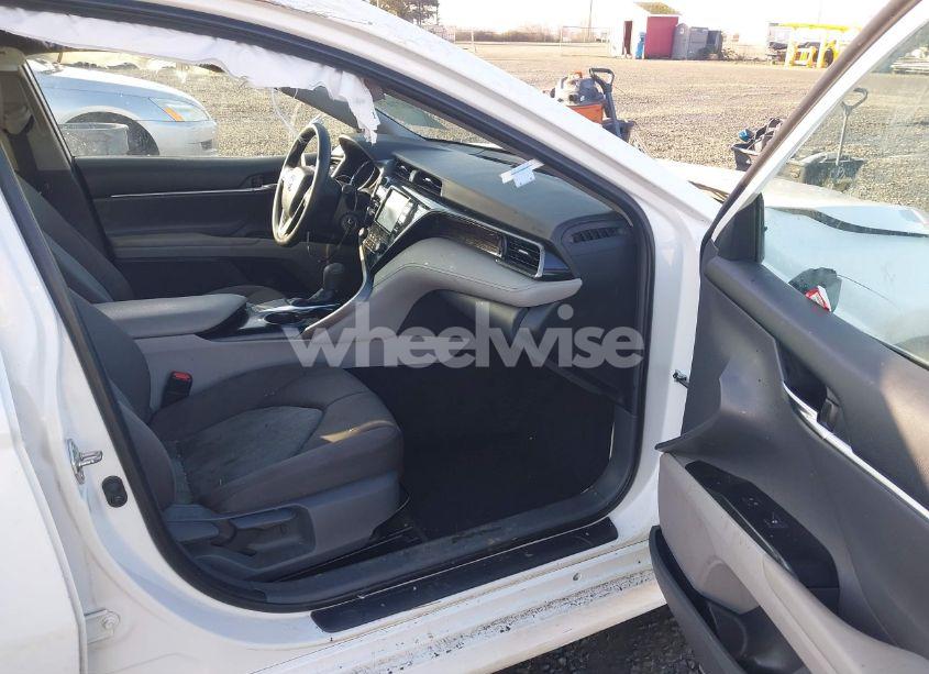 Photo 5 of 2019 Toyota Camry LE (VIN 4T1B11HK2KU791656)