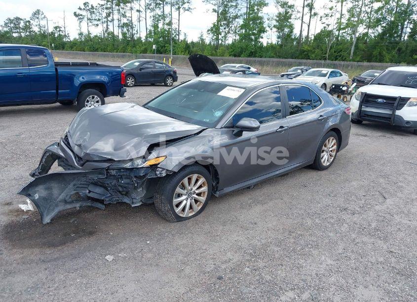 Photo 2 of 2019 Toyota Camry LE (VIN 4T1B11HK2KU793763)