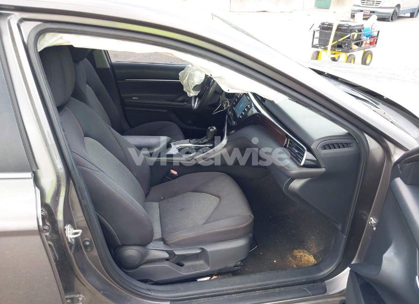 Photo 5 of 2019 Toyota Camry LE (VIN 4T1B11HK2KU793763)