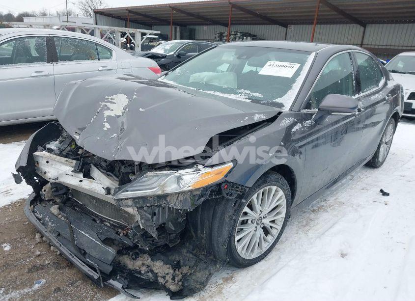 Photo 2 of 2019 Toyota Camry XLE (VIN 4T1B11HK2KU794797)