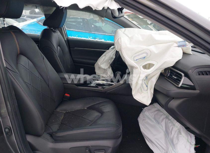 Photo 5 of 2019 Toyota Camry XLE (VIN 4T1B11HK2KU794797)