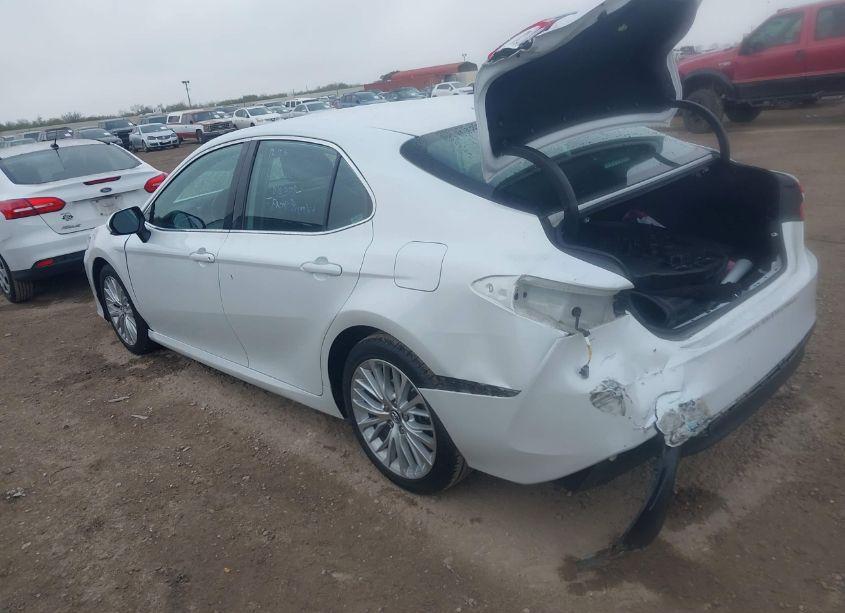 Photo 3 of 2019 Toyota Camry XLE (VIN 4T1B11HK2KU802090)