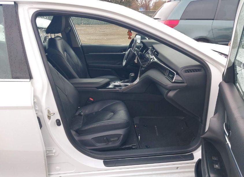 Photo 5 of 2019 Toyota Camry XLE (VIN 4T1B11HK2KU802090)