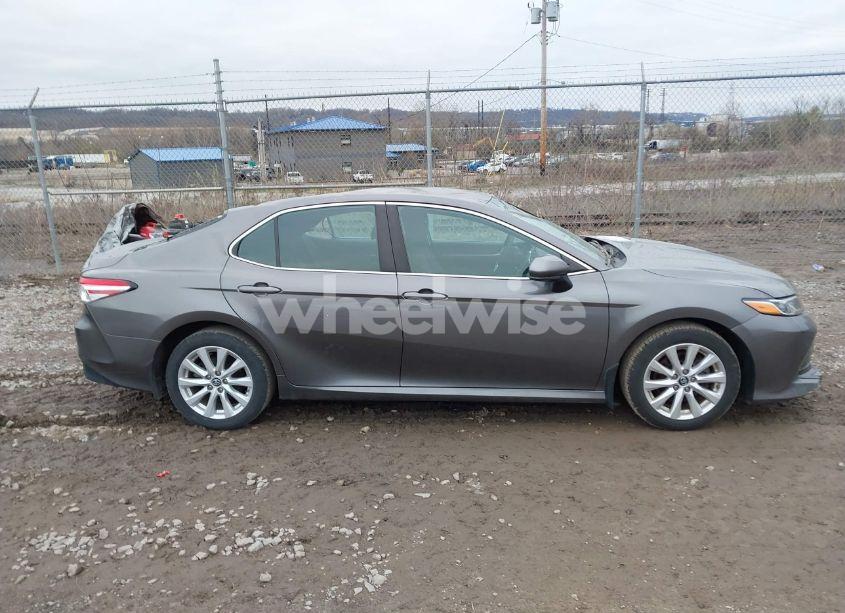 Photo 13 of 2019 Toyota Camry LE (VIN 4T1B11HK2KU809671)