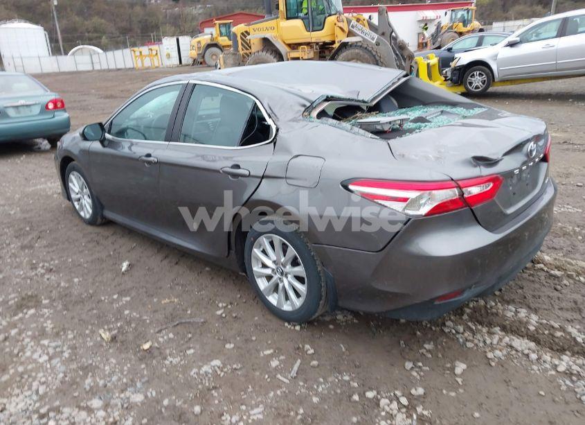 Photo 3 of 2019 Toyota Camry LE (VIN 4T1B11HK2KU809671)