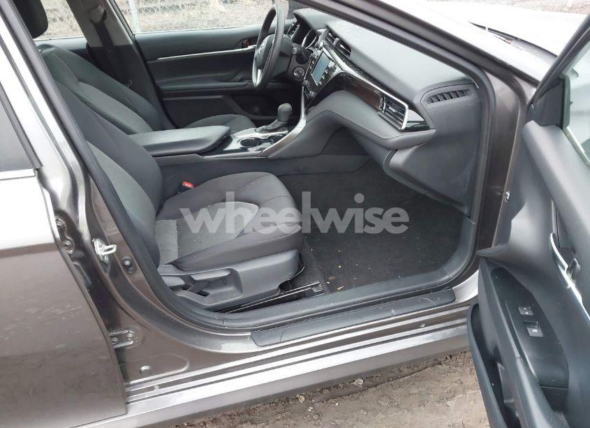 Photo 5 of 2019 Toyota Camry LE (VIN 4T1B11HK2KU809671)