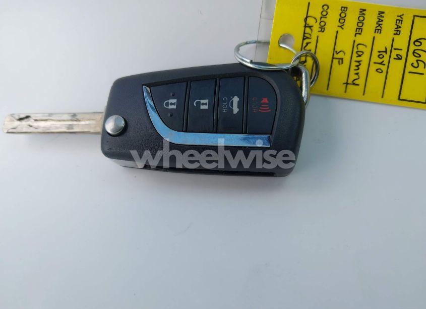 Photo 11 of 2019 Toyota Camry LE (VIN 4T1B11HK2KU850348)