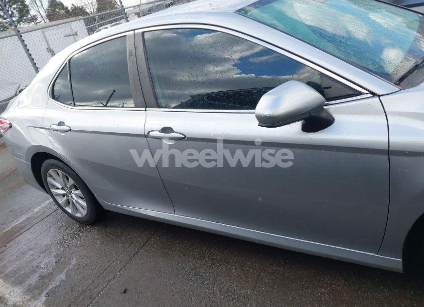 Photo 13 of 2019 Toyota Camry LE (VIN 4T1B11HK2KU850348)